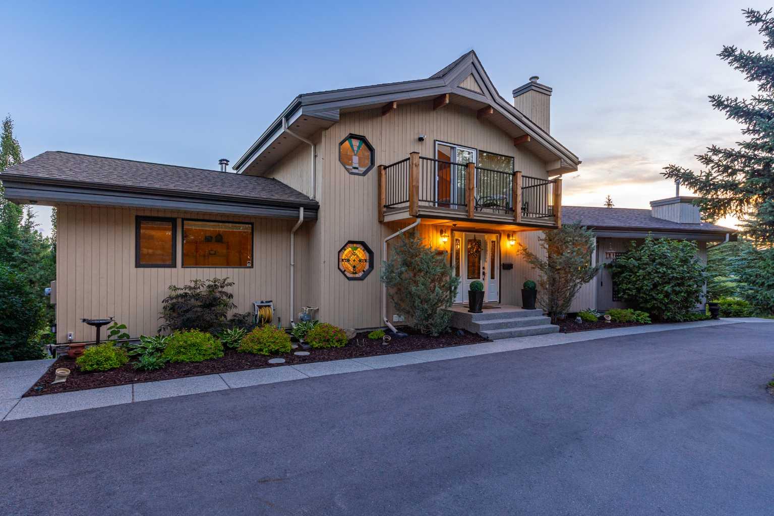 116 Bearspaw Village Crescent
