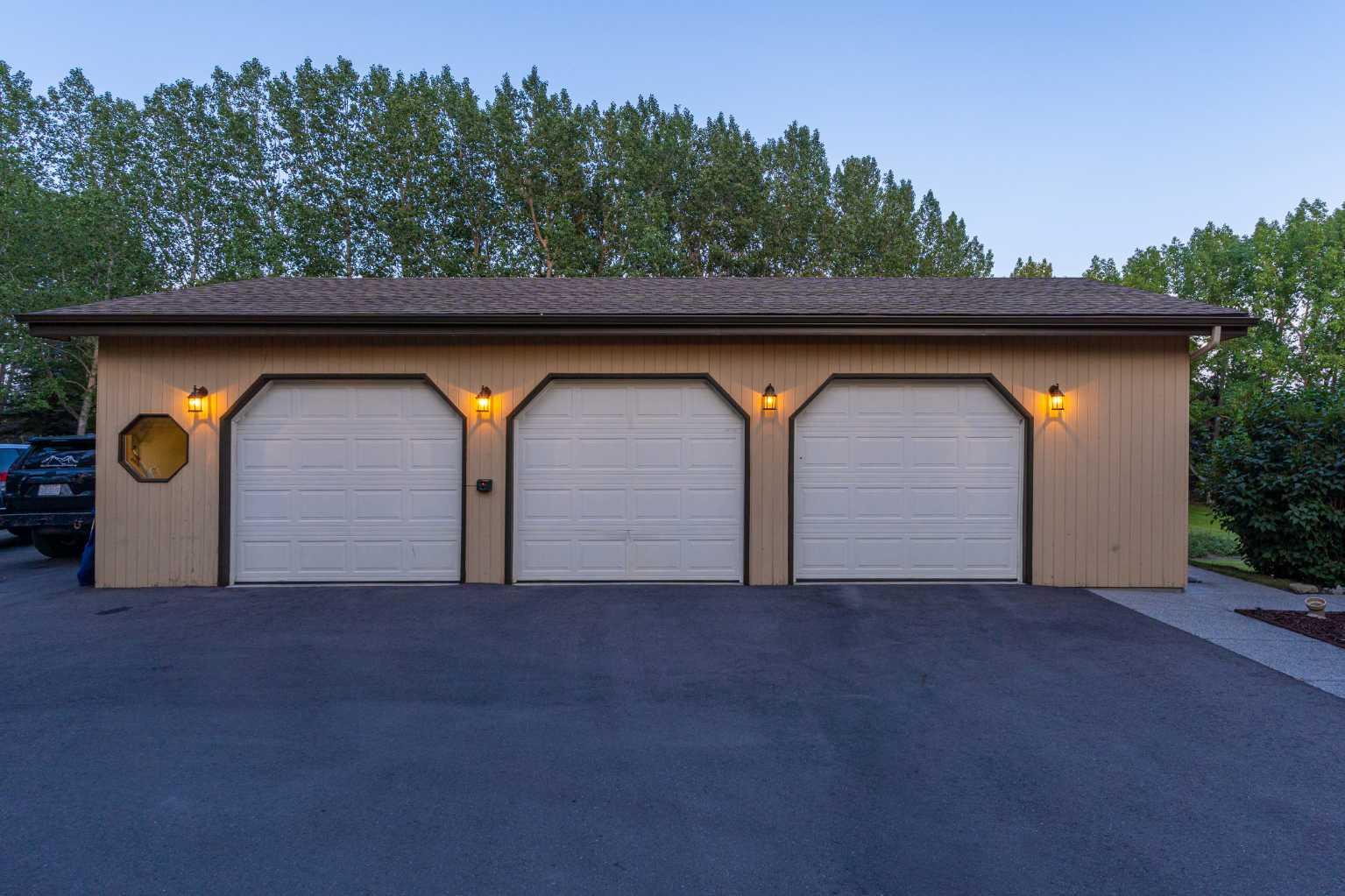 116 Bearspaw Village Crescent