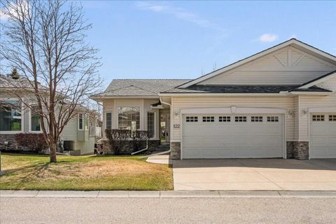 Photo of 122 Rocky Ridge Villas NW, Calgary, AB T3G 4R3 (MLS # A2308176)