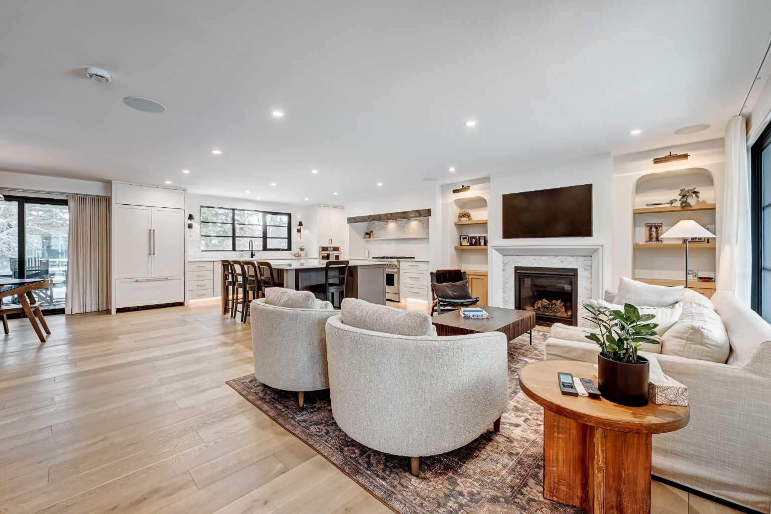 6755 Livingstone Drive SW