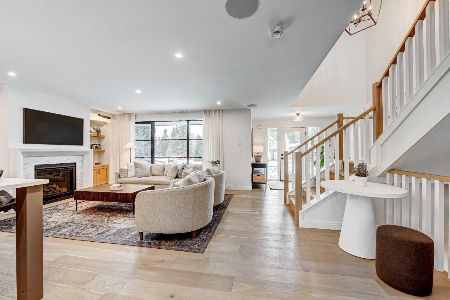 6755 Livingstone Drive SW