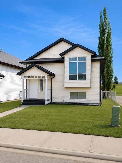 Photo of 4406 54A Avenue Crescent, Innisfail, AB T4G 1X5 (MLS # A2335942)
