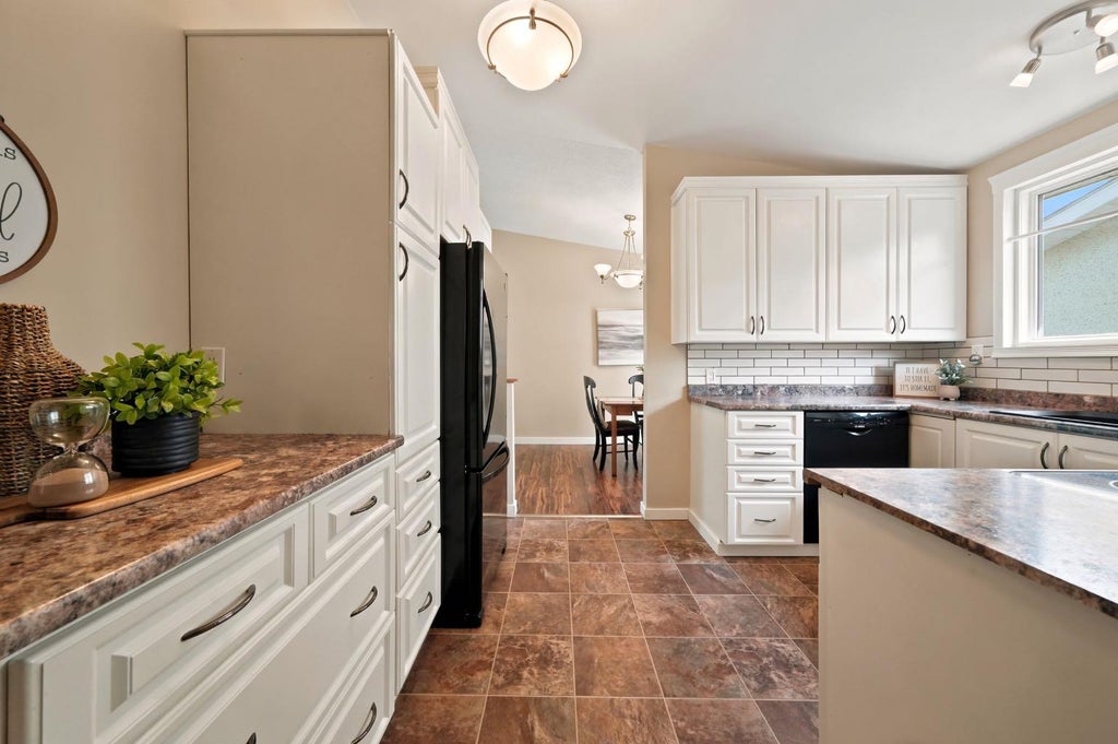 Photo of 4233 33 Street, Red Deer, AB T4N 0N1 (MLS # A2339856)
