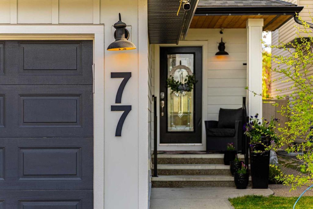 Photo of 77 Everbrook Drive SW, Calgary, AB T2Y 0A4 (MLS # A2314173)