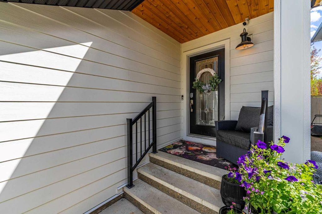 Photo of 77 Everbrook Drive SW, Calgary, AB T2Y 0A4 (MLS # A2314173)