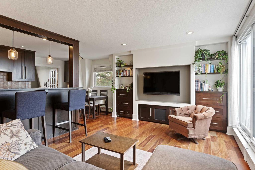 Photo of 312 Cedar Crescent SW #301, Calgary, AB T3C 2Y8 (MLS # A2347350)