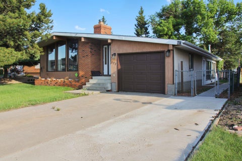 Photo of 572 West Crescent, Forestburg, AB T0B 1N0 (MLS # A2276174)