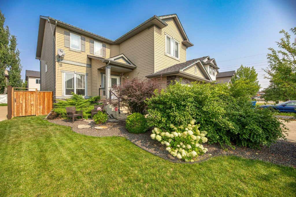 Photo of 109 Seagreen Link, Chestermere, AB T1X 0E7 (MLS # A2329986)