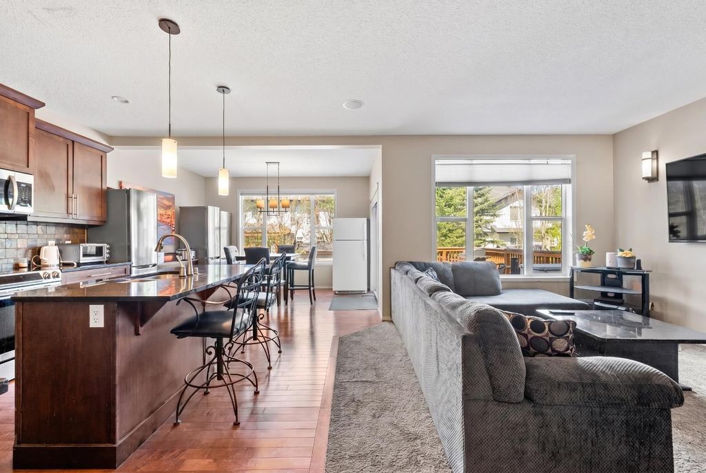 Photo of 16 Cranarch Grove SE, Calgary, AB T3M 0V5 (MLS # A2303995)