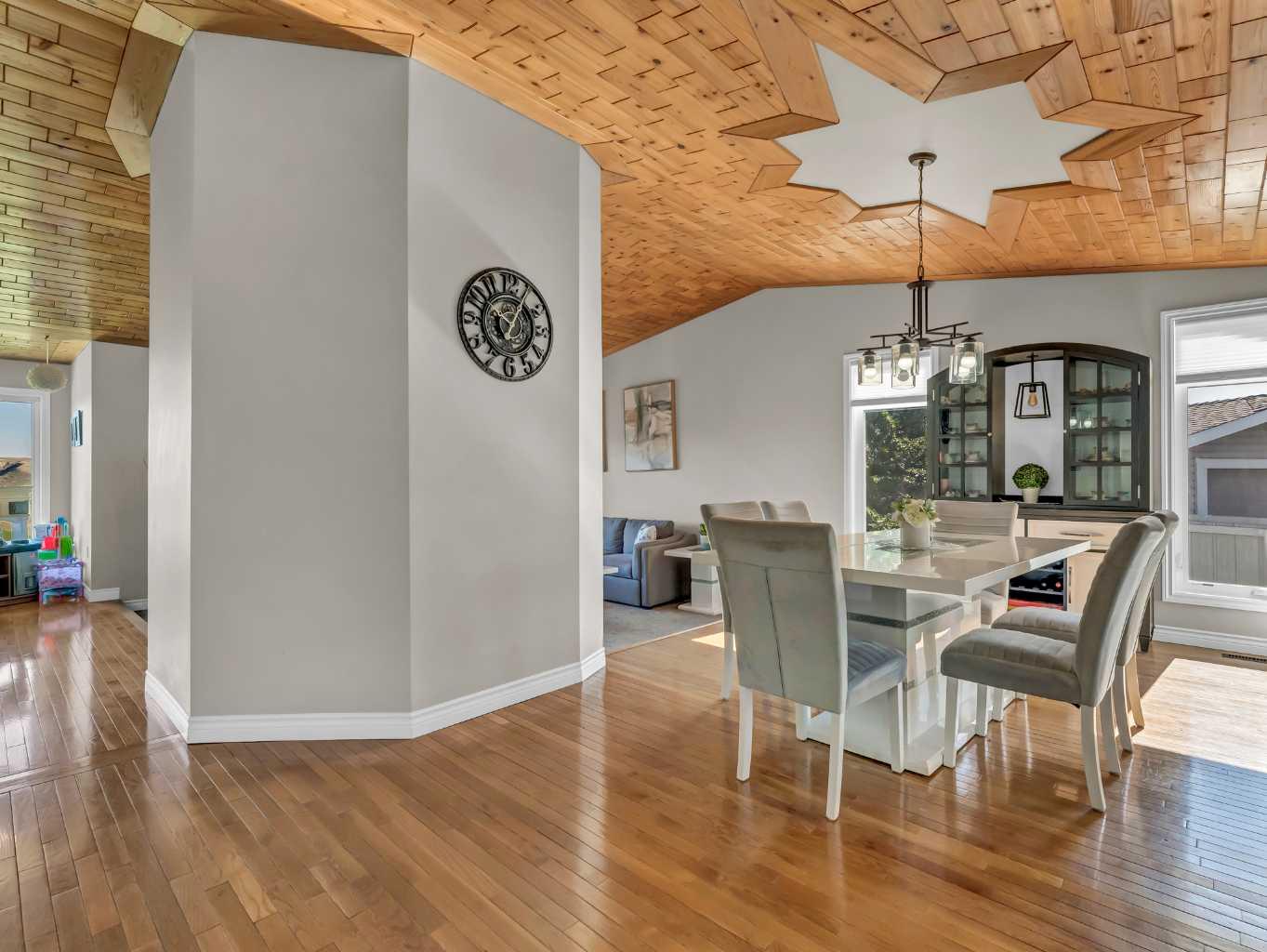 42 Cook Court SE