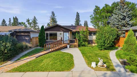 Photo of 20 Rossburn Crescent SW, Calgary, AB T3C 2N5 (MLS # A2338828)
