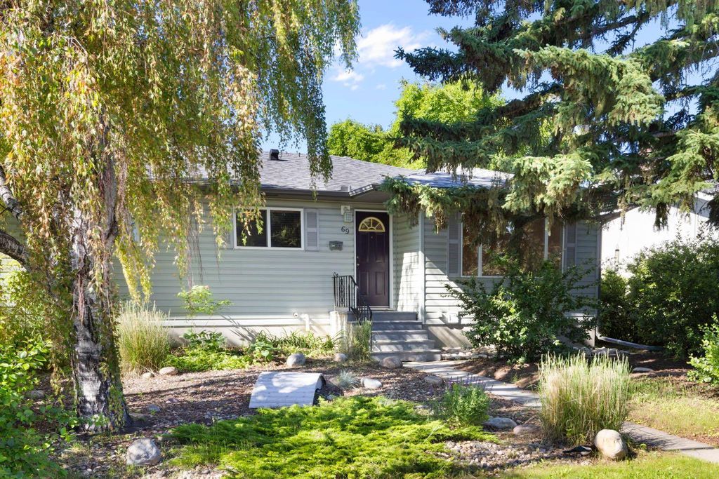 Photo of 69 Winslow Crescent SW, Calgary, AB T3C 2R3 (MLS # A2326413)