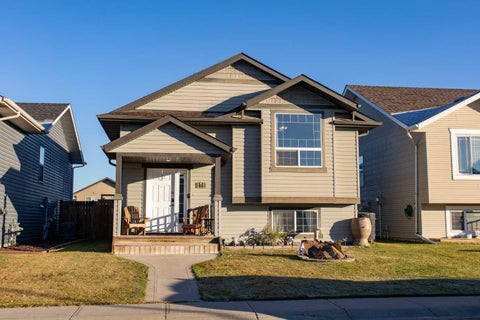 Photo of 171 Long Close, Red Deer, AB T4R 0J6 (MLS # A2352322)
