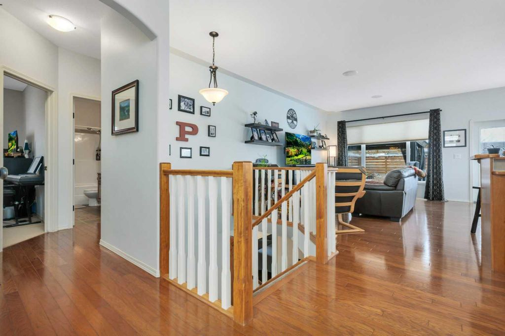 Photo of 46 Lindman Close, Sylvan Lake, AB T4S 2M5 (MLS # A2293248)