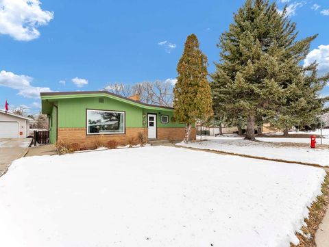 190 Connaught Drive SW Medicine Hat AB T1A 5H6