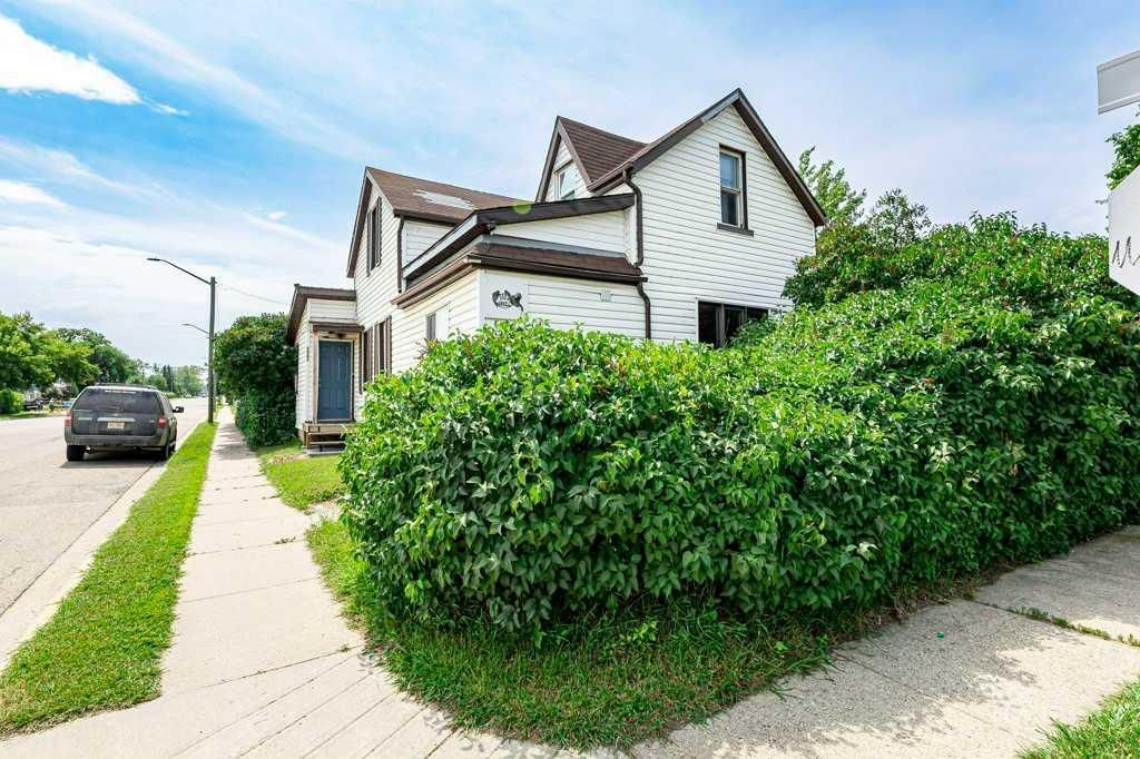 Photo of 5003 48 Street, Innisfail, AB T4G 1M2 (MLS # A2329099)