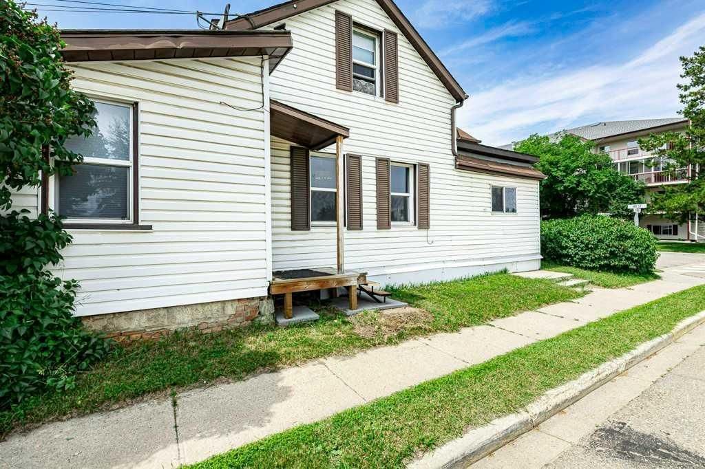 Photo of 5003 48 Street, Innisfail, AB T4G 1M2 (MLS # A2329099)