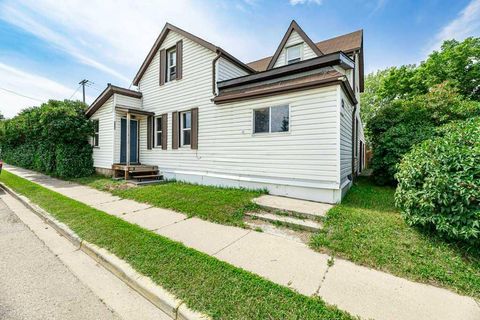 Photo of 5003 48 Street, Innisfail, AB T4G 1M2 (MLS # A2329099)