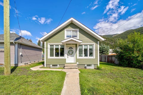 Photo of 13425 18 Avenue, Blairmore, AB T0K 0E0 (MLS # A2343885)