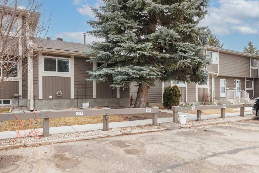 Photo of 14736 Deerfield Drive SE #35, Calgary, AB T2J 5Y1 (MLS # A2285978)