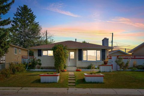 1271 Penedo Crescent SE Calgary AB T2A 3N7