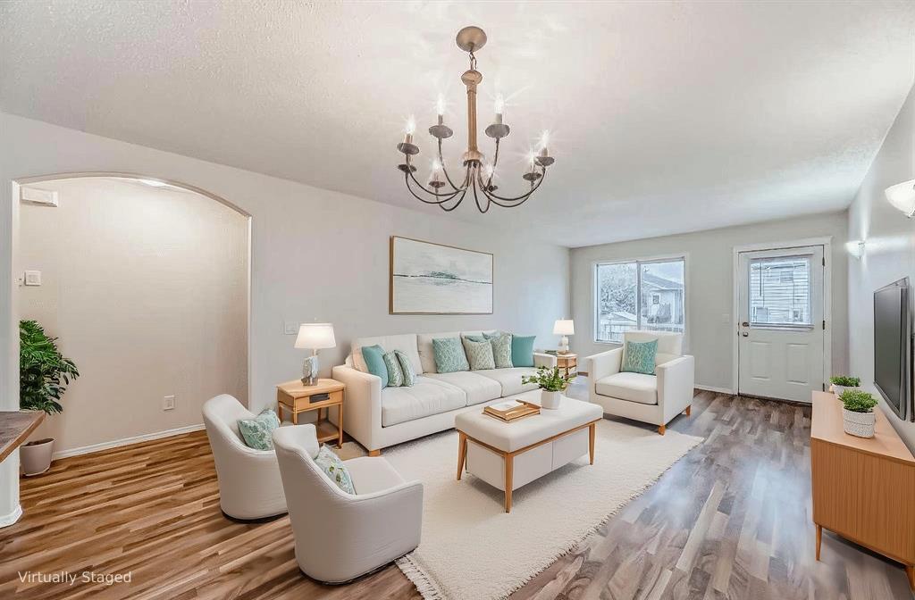 576 Stonegate Way NW