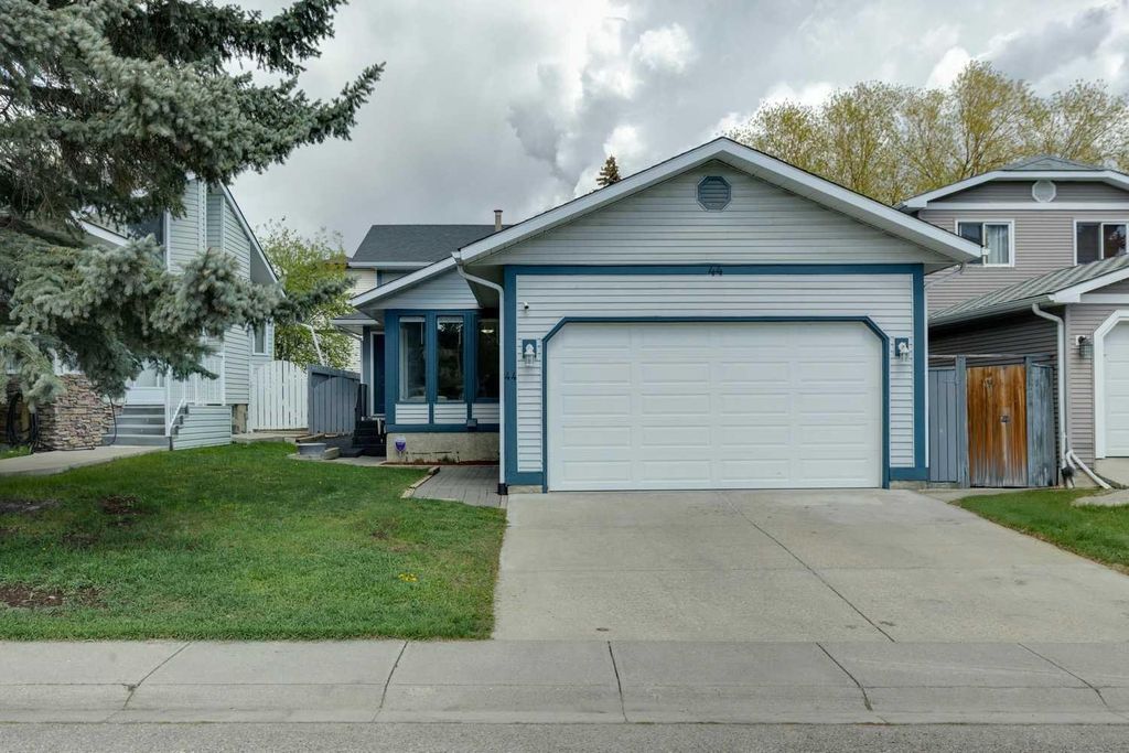 Photo of 44 Scenic Cove Circle NW, Calgary, AB T3L 1N1 (MLS # A2311997)
