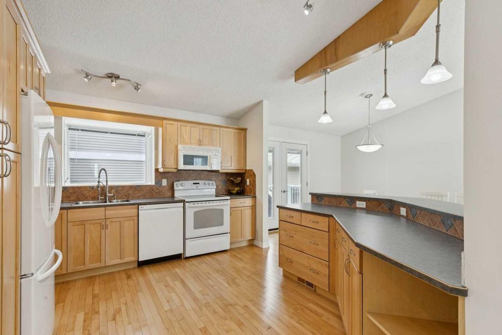 Photo of 44 Scenic Cove Circle NW, Calgary, AB T3L 1N1 (MLS # A2311997)