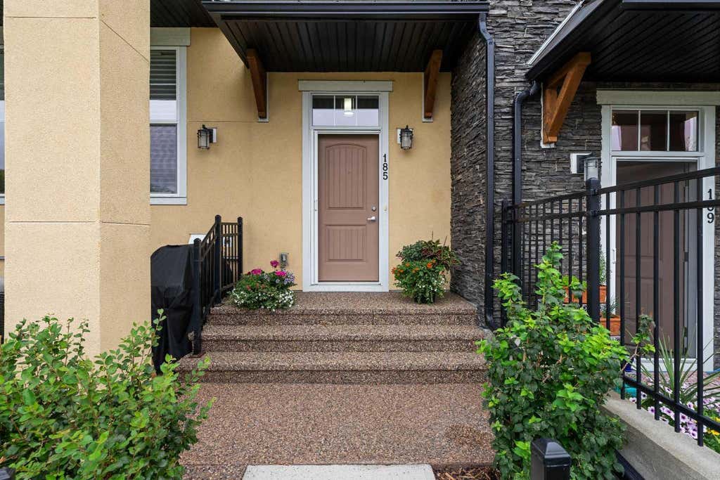 Photo of 185 Cranbrook Villas SE, Calgary, AB T3M 1Z3 (MLS # A2335024)