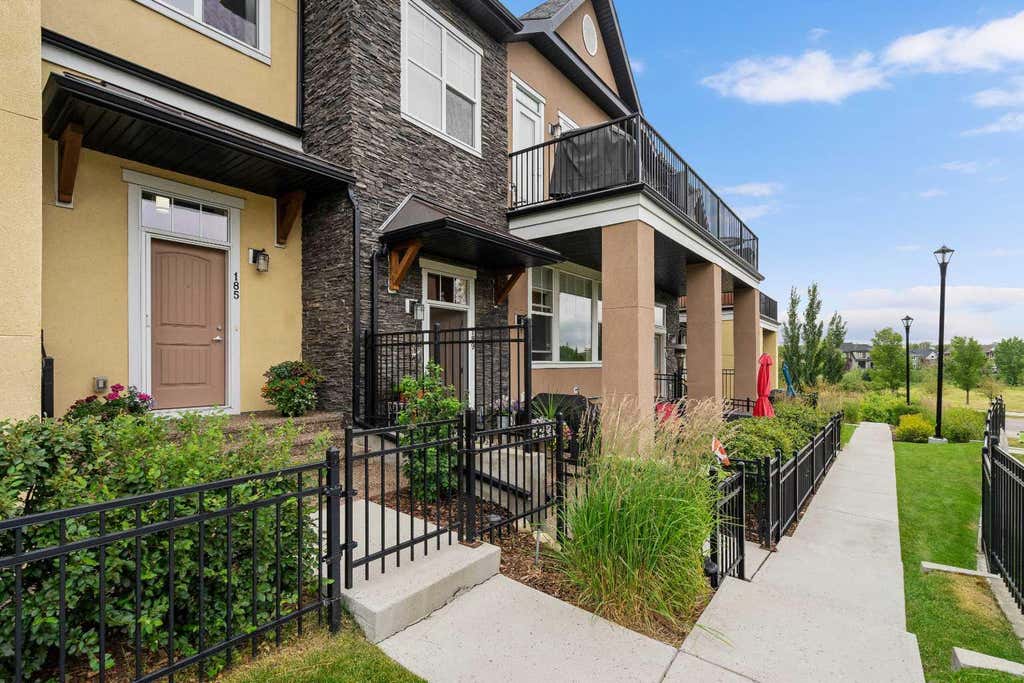 Photo of 185 Cranbrook Villas SE, Calgary, AB T3M 1Z3 (MLS # A2335024)