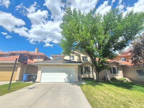 Photo of 127 Hampstead Circle NW, Calgary, AB T3A 5P3 (MLS # A2328201)