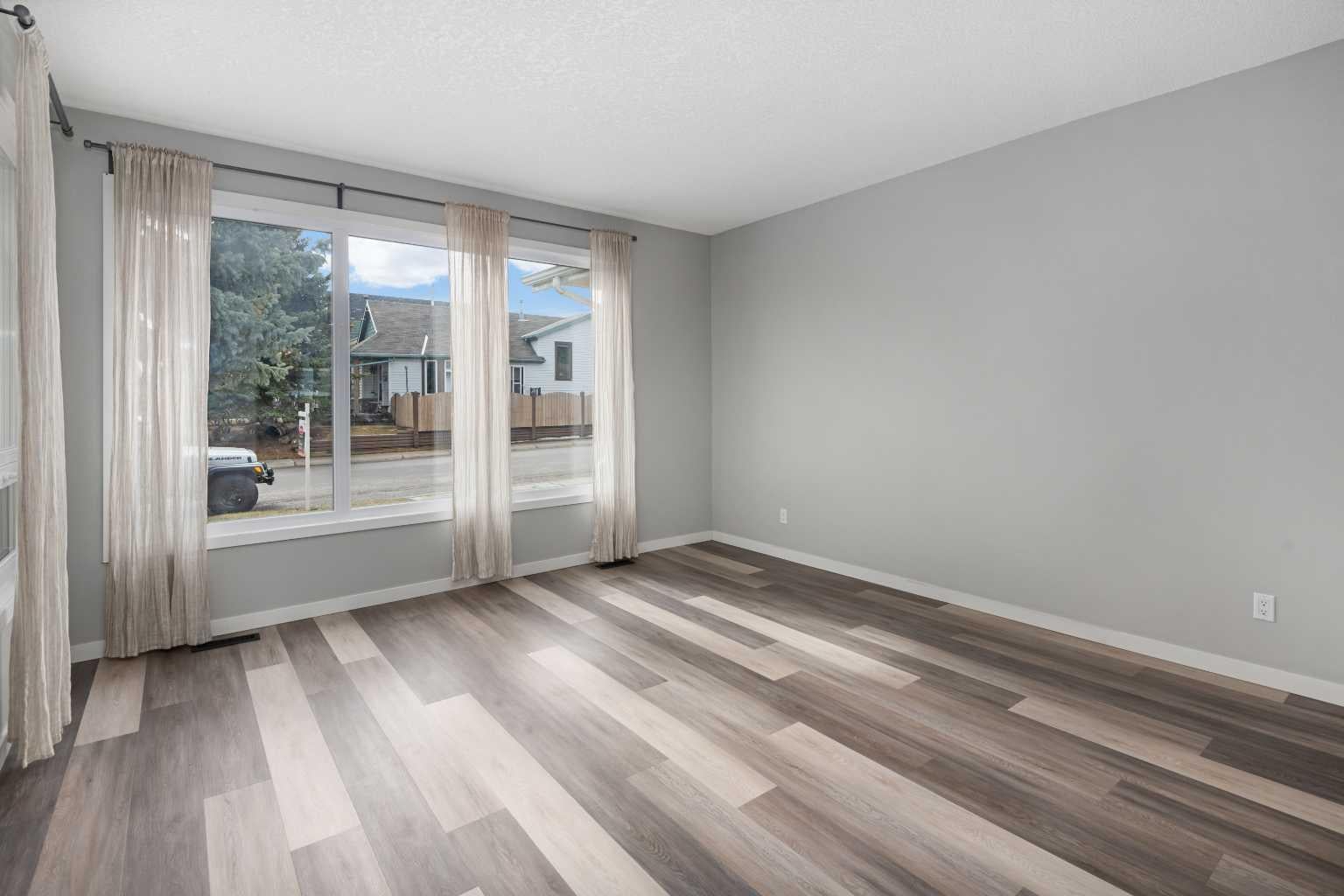 51 Woodmont Road SW