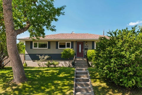 Photo of 5919 Thornton Road NW, Calgary, AB T2K 3C3 (MLS # A2329511)