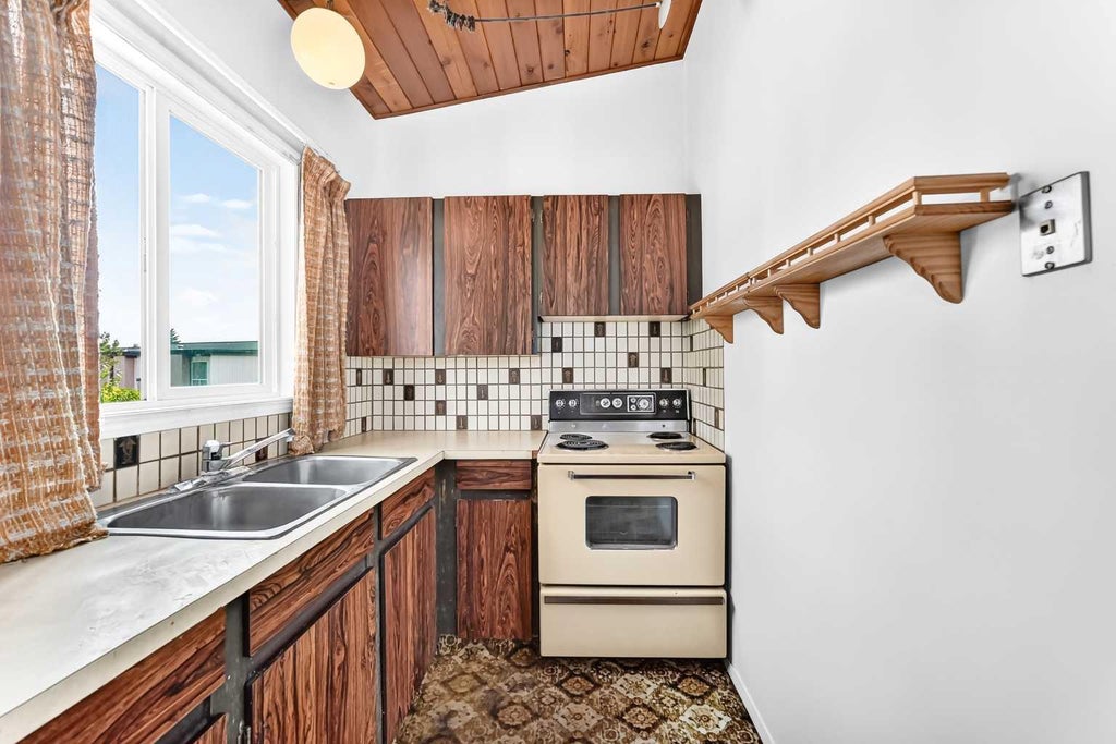 Photo of 2652 Oakmoor Drive SW, Calgary, AB T2V 4E8 (MLS # A2334949)