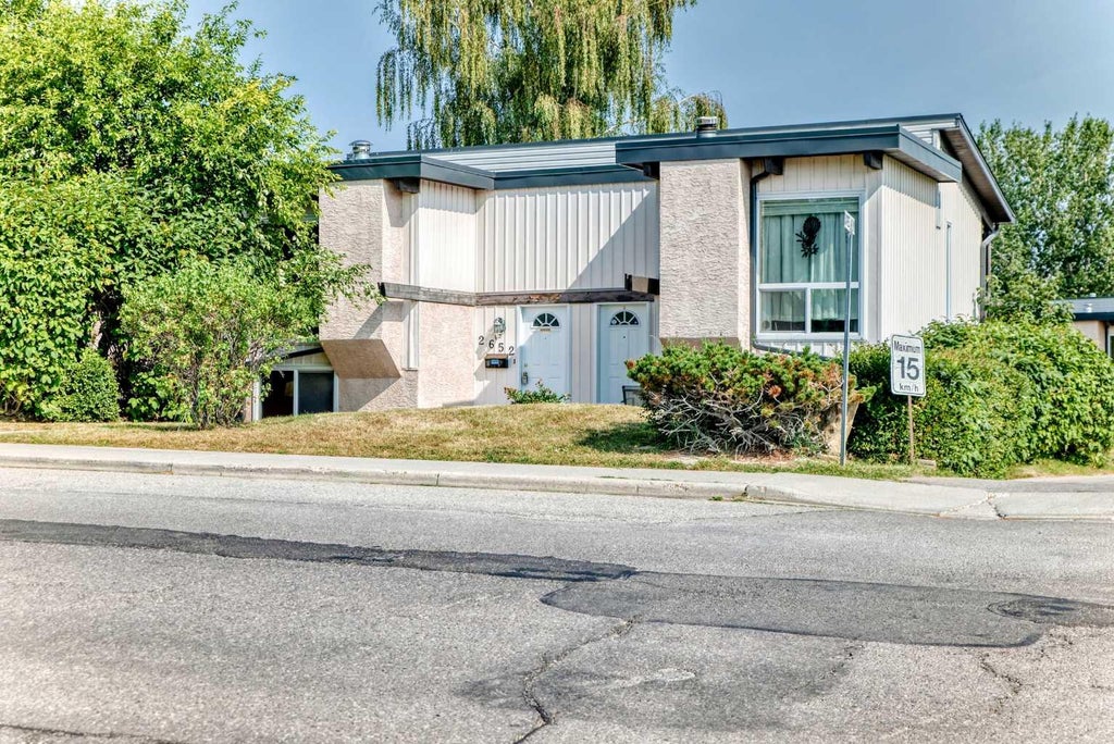 Photo of 2652 Oakmoor Drive SW, Calgary, AB T2V 4E8 (MLS # A2334949)