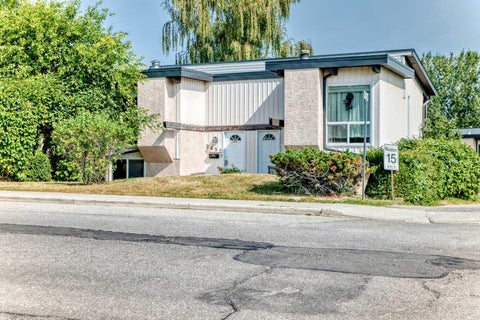 Photo of 2652 Oakmoor Drive SW, Calgary, AB T2V 4E8 (MLS # A2334949)