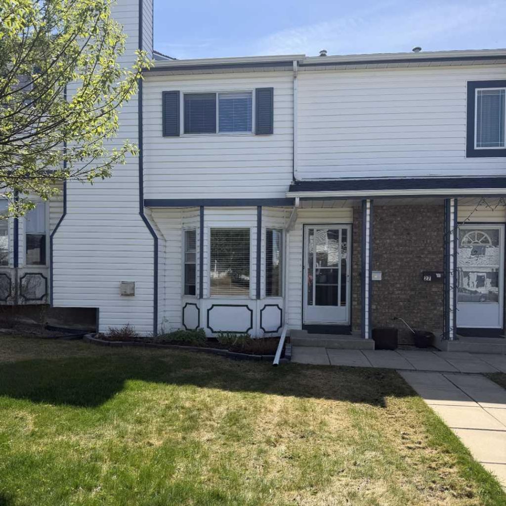 Photo of 25 Ellenwood Drive, Red Deer, AB T4R 2E1 (MLS # A2310448)