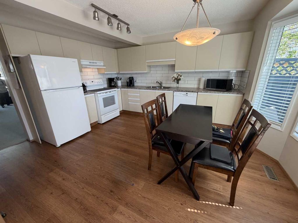 Photo of 25 Ellenwood Drive, Red Deer, AB T4R 2E1 (MLS # A2310448)