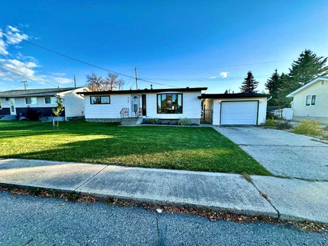 Photo of 460 16 Street, Fort Macleod, AB T0L 0Z0 (MLS # A2347509)