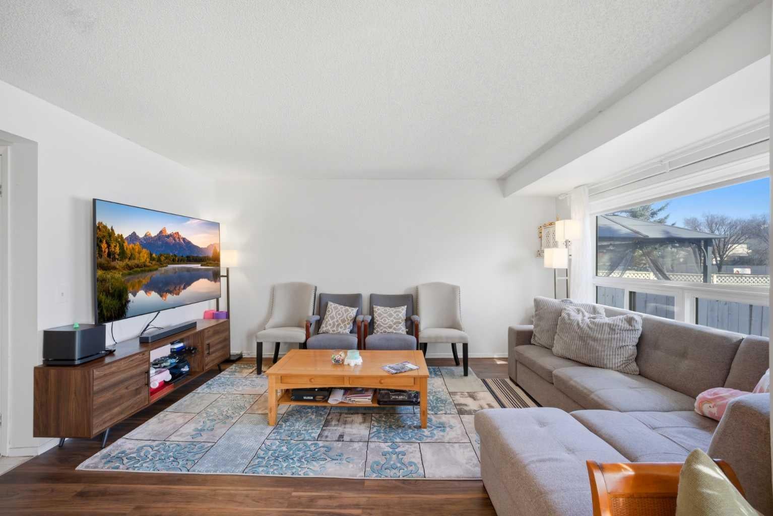 80 Martinglen Way NE