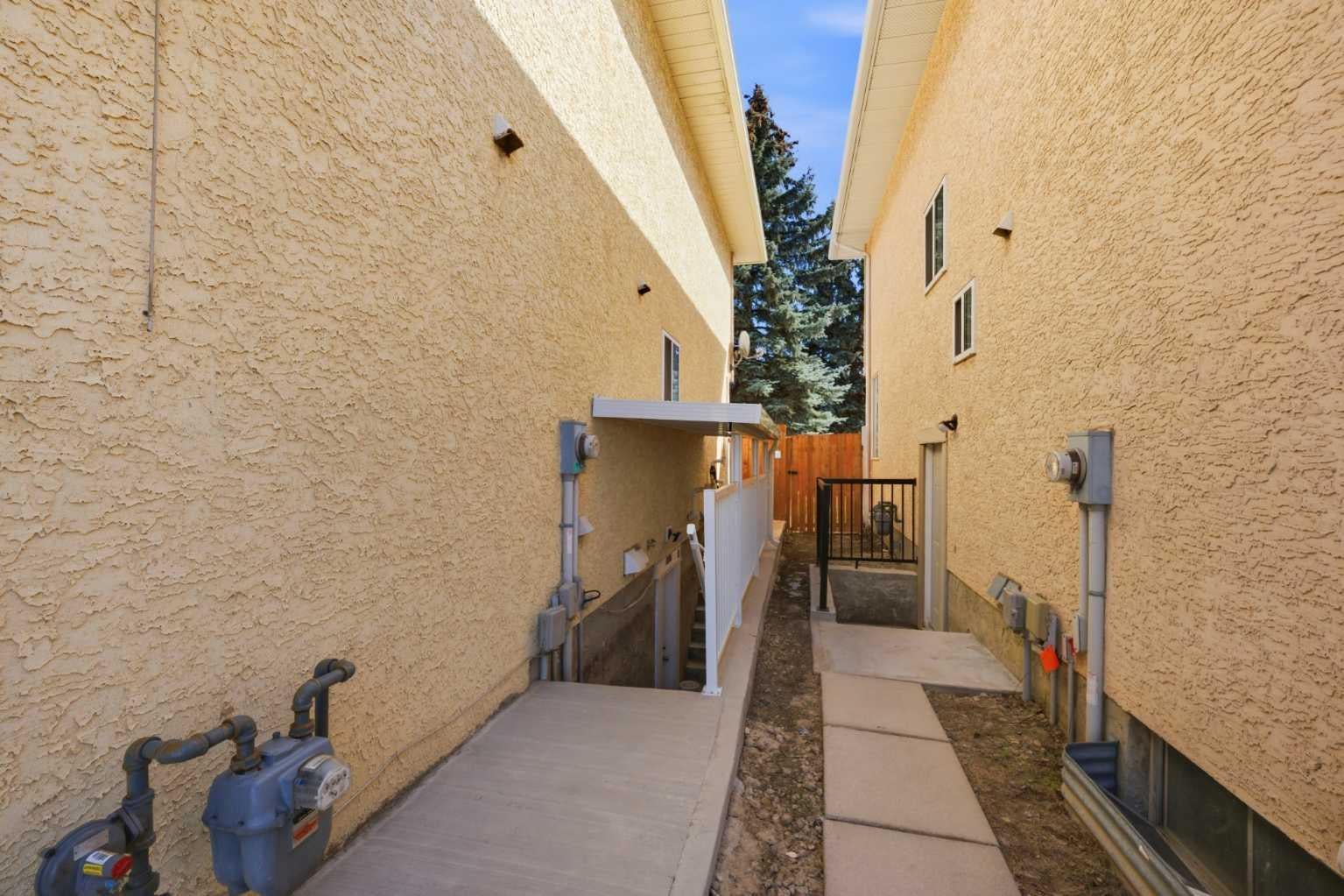 80 Martinglen Way NE