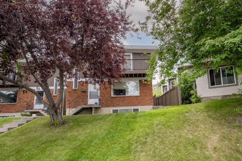 Photo of 111 Huntington Park Green NW #8, Calgary, AB T2K 5H4 (MLS # A2329789)