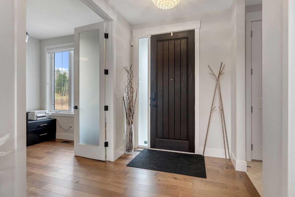 Photo of 148 Crestridge Terrace SW, Calgary, AB T3B 6K5 (MLS # A2351987)