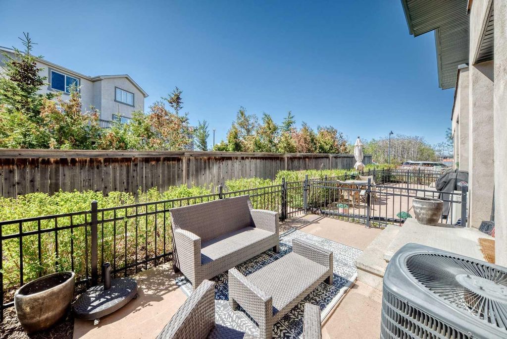 Photo of 25 Aspen Hills Terrace SW, Calgary, AB T3H 0P3 (MLS # A2310430)