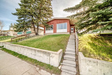 Photo of 2804 14 Street NW, Calgary, AB T2K 1H7 (MLS # A2309555)