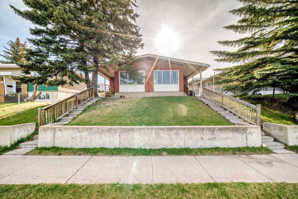 Photo of 2804 14 Street NW, Calgary, AB T2K 1H7 (MLS # A2309555)