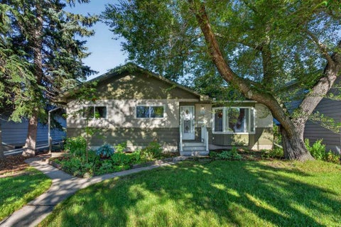 Photo of 3819 Charleswood Drive NW, Calgary, AB T3A 0T5 (MLS # A2346467)