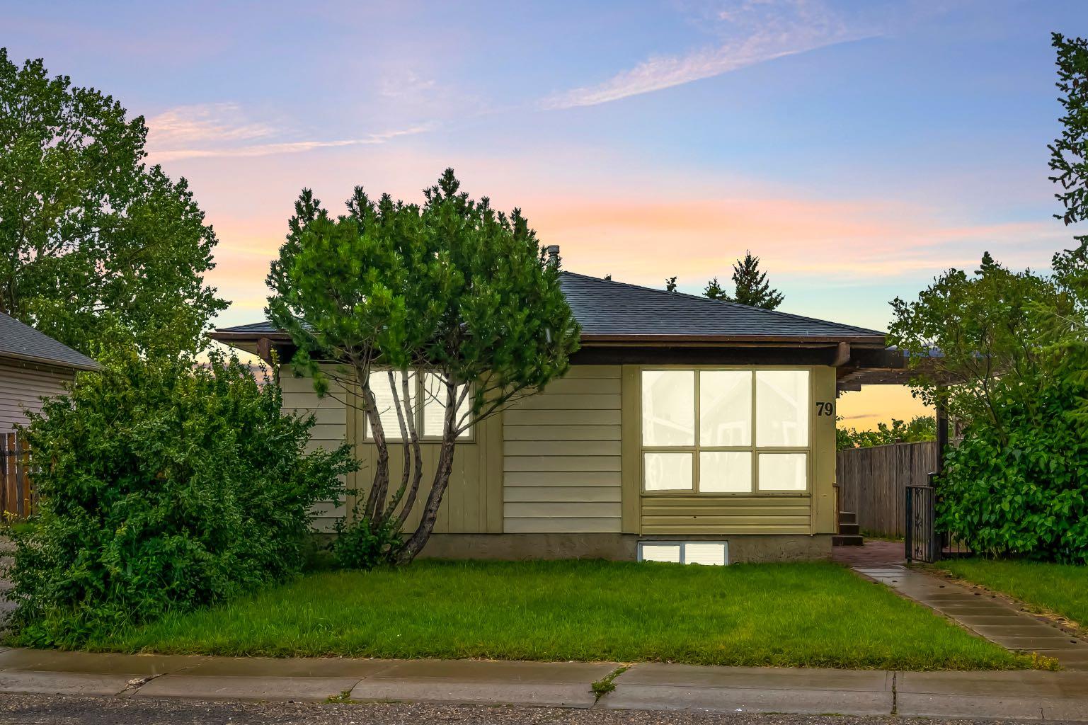 79 abalone Way NE