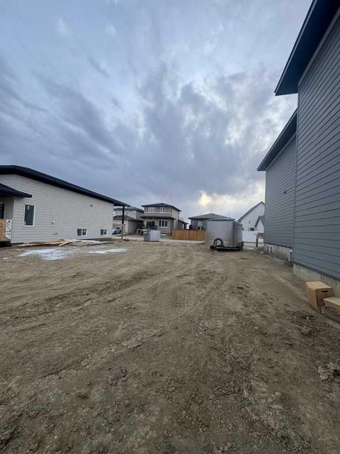 Photo of 660 Devonia Road W, Lethbridge, AB T1J 5W3 (MLS # A2325440)
