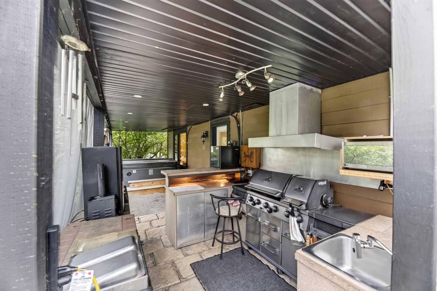 5166 Highway 579 32